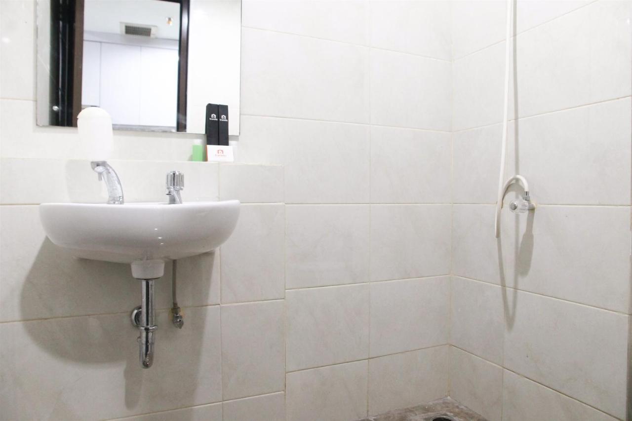 Comfortable Studio Apartment Grand Dhika City By Travelio Bekasi Kültér fotó